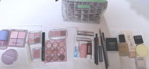 Vol. 1 [Lifestyle] 💄What's in My Makeup Bag #1: Clear Summer Cool